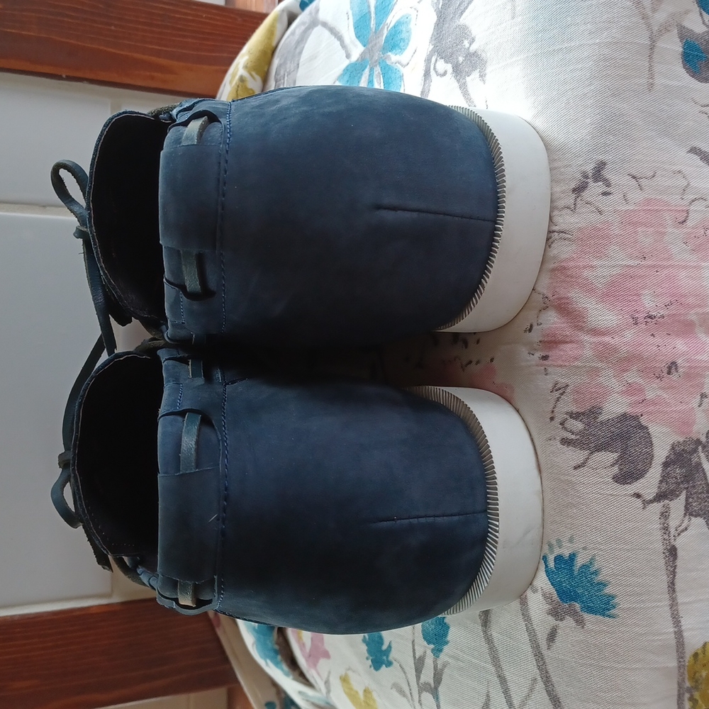 NWOB MEN'S BLUE SUEDE SHOES - Picture 5 of 7